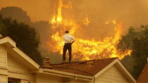 7 Tareas fundamentales para protejer tu propiedad de los incendios forestales