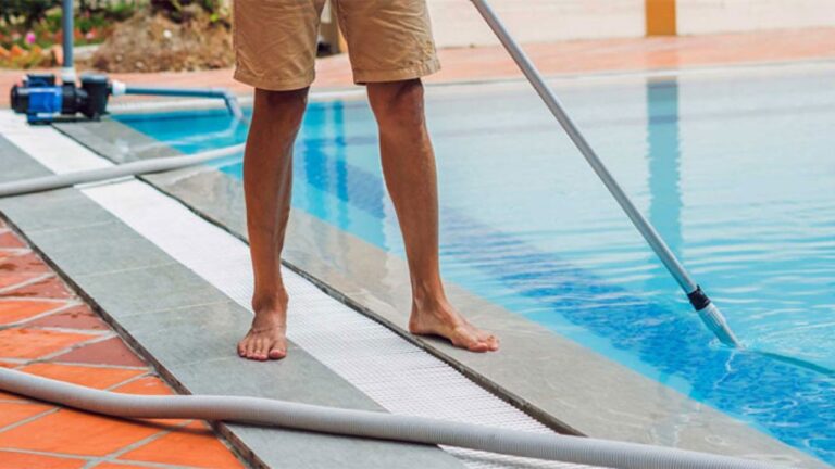 8 consejos profesionales para mantener su piscina limpia y saludable