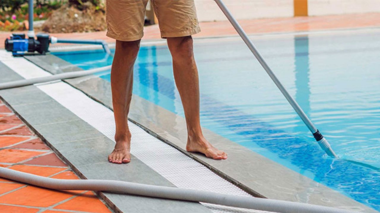 8 consejos profesionales para mantener su piscina limpia y saludable