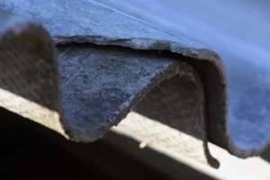 ¿Qué es el amianto y por qué debo eliminarlo de mi hogar?