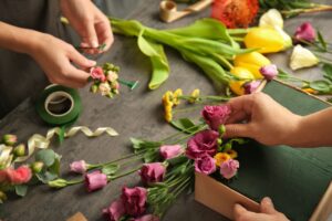 Creando Maravillas al Aire Libre: Cómo Utilizar Espuma Floral en Arreglos Espectaculares